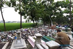Sampah TPS Jaten Karanganyar Meluber ke Jalan Bikin Warga Khawatir