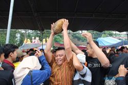 WISATA KLATEN : Berdesakan hingga Lecet-Lecet demi Sebutir Durian Jatinom
