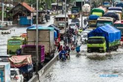 BENCANA JATENG : Waspada! Banjir Genangi Jalur Semarang-Demak