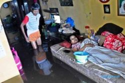 BENCANA JATENG : Warga Korban Banjir Semarang Mulai Terserang Penyakit