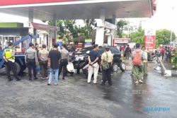 Sopir Mengantuk, Mobil Tabrak SPBU di Gunungkidul