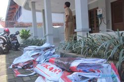 PILKADA 2018 : Satpol PP Karanganyar Gandeng Petugas Kecamatan "Bersihkan" APK Liar