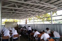 69 Siswa di Dlingo Masih Belajar di Kelas Darurat
