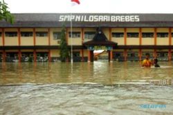 FOTO BENCANA JATENG : Begini Banjir Dera Losari, Brebes