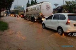 BENCANA JATENG : Lalu Lintas di Jalur Pantura Kudus Tersendat Akibat Banjir