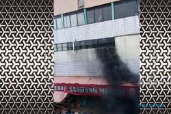 Petugas Masih Berupaya Padamkan Api di Matahari Mall Kudus