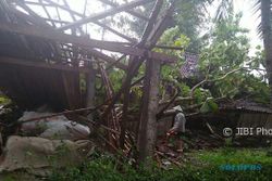 BENCANA WONOGIRI : 11 Rumah dan 3 Bangunan Rusak Diterjang Puting Beliung