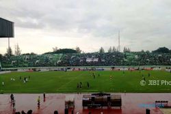 PIALA PRESIDEN 2018: Video Suporter Persebaya Surabaya di Stadion Manahan