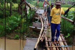 Jembatan Kali Oya di Gunungkidul Rusak, Warga Diminta Bersabar