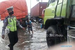 Pengendara Sepeda Meninggal Saat Banjir di Semarang, Dikira Tersetrum
