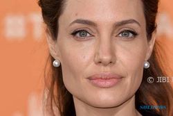 Angelina Jolie dan NATO Kerja Sama Perangi Kejahatan Seksual
