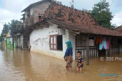 BENCANA JATENG : Banjir Rendam Seribuan Rumah di Kudus
