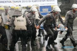 FOTO PILKADA 2018 : Kudus Bersiap Hadapi Kerusuhan