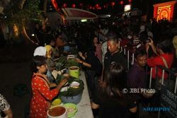 Pembagian 1.000 Pincuk Nasi Liwet Tutup Solo Imlek Fair 2018