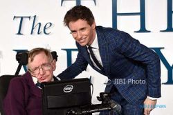 Sedihnya Eddie Redmayne Kehilangan Stephen Hawking