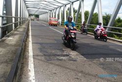 INFRASTRUKTUR WONOGIRI: Jalan Jembatan Pokoh Kerap Berlubang, Warga Minta Solusi Permanen