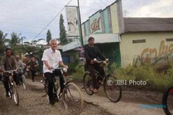 PILKADA 2018 : Begini Laporan Ganjar Pranowo Setelah Lintasi Jalan Rusak di Cilacap