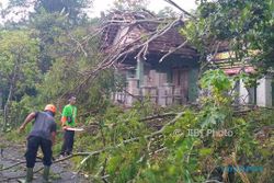 BENCANA KLATEN : Puting Beliung Rusak 32 Rumah dan 1 Masjid di Tulung
