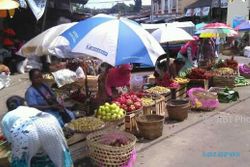 PASAR TRADISIONAL SALATIGA : Pasar Blauran II Dibuka, Masih Ada Pedagang di Jalanan
