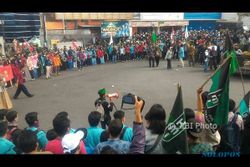 3 Mahasiswa UMS Ditangkap, Massa Demo PT RUM di Bundaran Kartasura