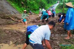 BENCANA JATENG : Longsor Landa Jepara, Akses 2 Desa Putus