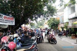 PKL SOLO: Bikin Macet! PKL Dilarang Berjualan di Jl Dewi Sartika