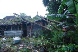 BENCANA WONOGIRI : Angin Kencang Rusak 15 Rumah dan Robohkan Tower Radio