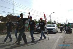 5 Penambang Rakyat Kali Progo Jalan Kaki ke Jakarta