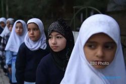 KISAH INSPIRATIF : Salut! Bocah Afganistan Ini Semangat Sekolah di Tengah Konflik