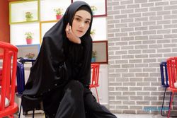 Pengamat Fesyen Nilai Penampilan Mulan Jameela di Pelantikan DPR Kurang Pas