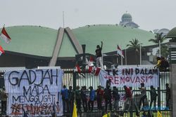Besok, Jokowi Undang BEM Bahas RKUHP & Revisi UU KPK