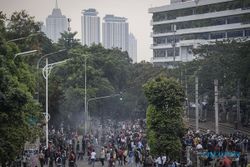 Korban Rusuh Demo DPR Meninggal, Polisi: Akbar Ditemukan Tergeletak di Trotoar