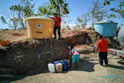 Kekeringan di Ponorogo Meluas, Untuk Mandi Pun Warga Harus Numpang Ke Desa Tetangga