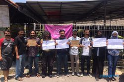 Jurnalis Solo Aksi Diam, Kritik Kekerasan Terhadap Aktivis & Jurnalis