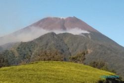 Gunung Slamet Berstatus Waspada, Konon Jika Meletus Pulau Jawa Bisa Terbelah