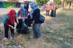Ribuan PNS, Pelajar, dan Sukarelawan Kompak Punguti Sampah di Sukoharjo