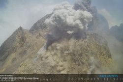 Gunung Merapi Semburkan Awan Panas Setinggi 800 Meter