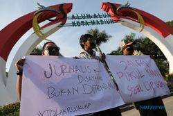 Puluhan Jurnalis Madiun Aksi Diam, Protes Pembungkaman Aktivis