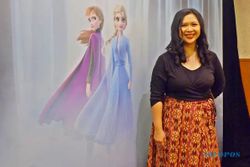 Bangga! Kostum Anna di Film Frozen 2 Dirancang Desainer Indonesia