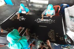 Melalui Kampung Batik Sidomukti, Seratusan IRT Diberdayakan