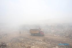2 Pemulung Ditangkap Karena Korek-Korek Timbunan Sampah di TPA Putri Cempo Solo