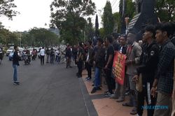 Tagih Janji Gubernur, Puluhan Mahasiswa Semarang Kembali Serbu Gedung DPRD Jateng