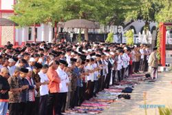 Meski PSBB, Pemprov Jatim Keluarkan Izin Salat Id di Masjid Agung Surabaya