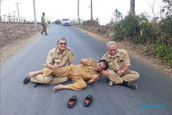 Viral Foto Bupati Banjarnegara Tiduran di Jalan, Ternyata Ini Penyebabnya