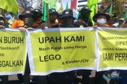 Demo Buruh di Semarang, Harga Lego & Kinder Joy Disoal