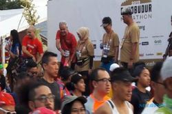 Usai Melambaikan Bendera Start, Ganjar dan Atik Ikut 10K Borobudur Marathon 2019