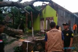 Angin Kencang Sapu 3 Kecamatan di Sragen, 4 Rumah Tertimpa Pohon