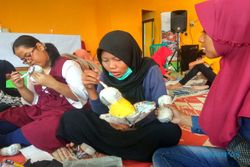 Sambut Hari Anak Sedunia, Anak-Anak di Semarang Bikin Boneka Kertas