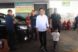 Usai Momong Jan Ethes di Transmart, Jokowi Kembali Jenguk La Lembah Manah