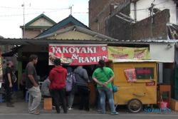 Kecapekan, Pedagang Takoyaki Asli Jepang di Solo Kini Batasi Pesanan